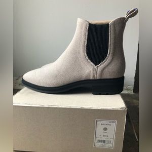 dove Rothy’s Lug boot